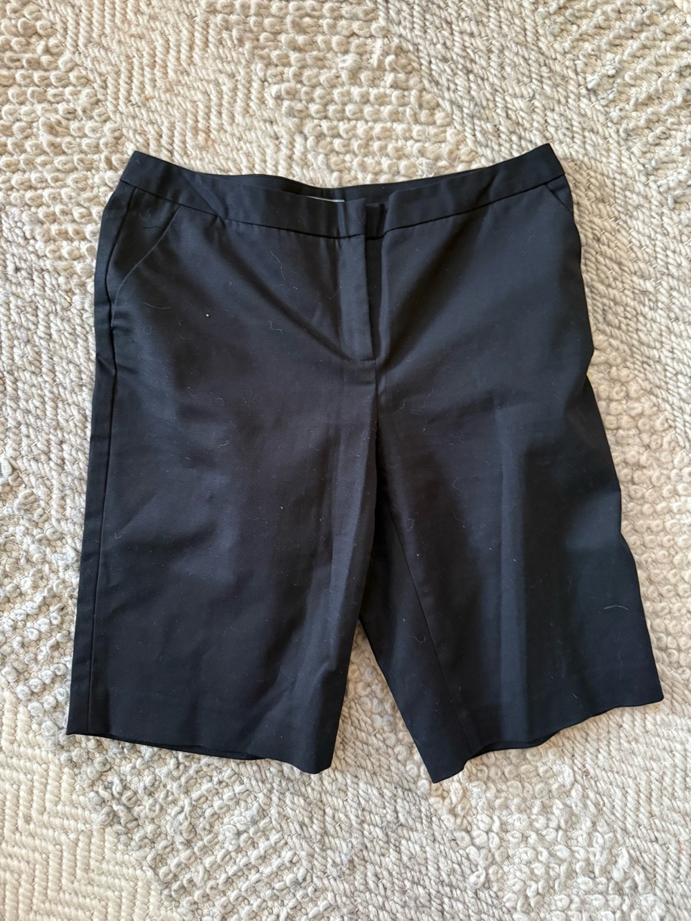 Halogen Black Tailored Bermuda Shorts size 6 flat front classic